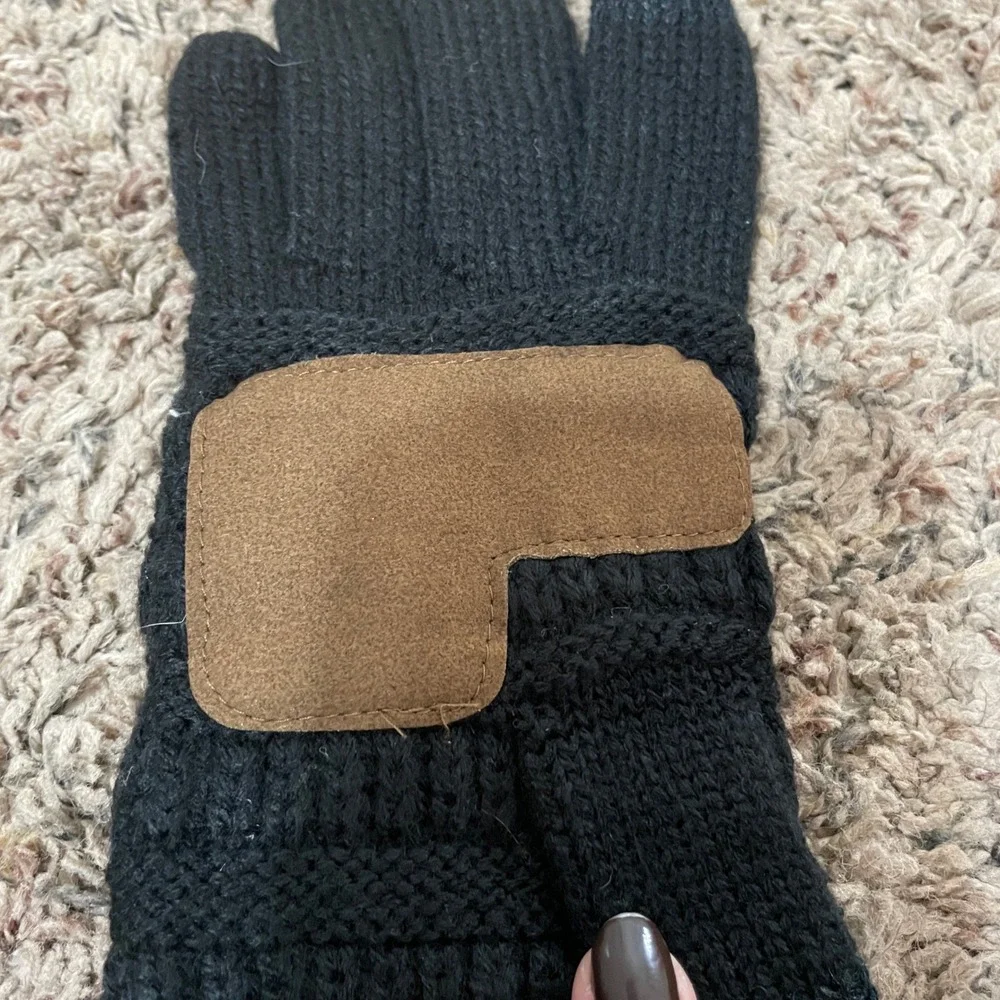 CC‎ Beanie Gloves Black Leopard Print Cuff Patch Accent Women's Knit